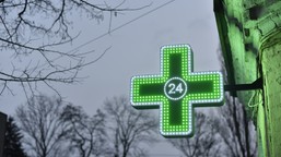 ke wszczęła wobec polski procedurę naruszenia prawa unii w sprawie reklamy aptek