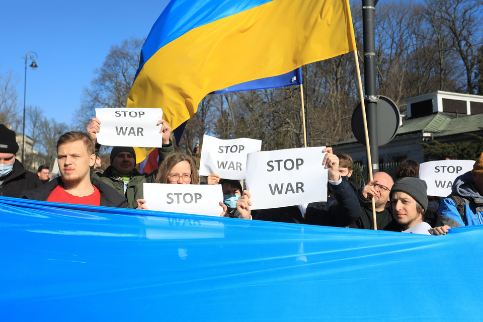 Manifestacja pod ambasadą Rosji przeciwko inwazji na Ukrainę