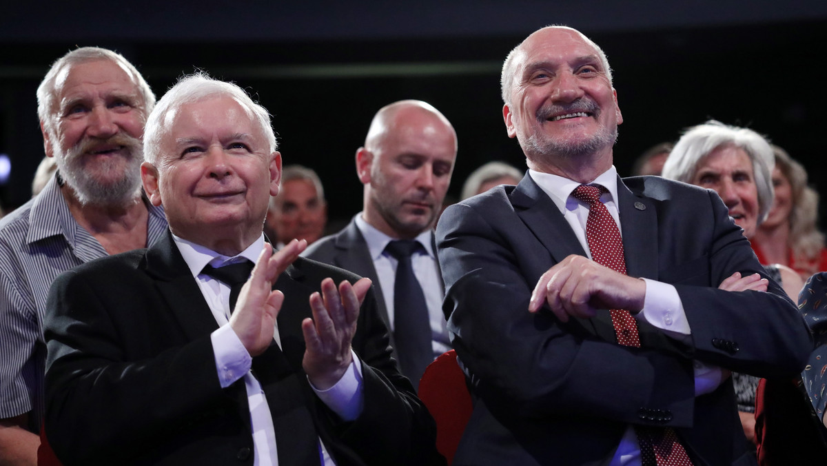 18804195 - WARSZAWA 70. URODZINY ANTONIEGO MACIEREWICZA (Antoni Macierewicz, Jarosław Kaczyński)