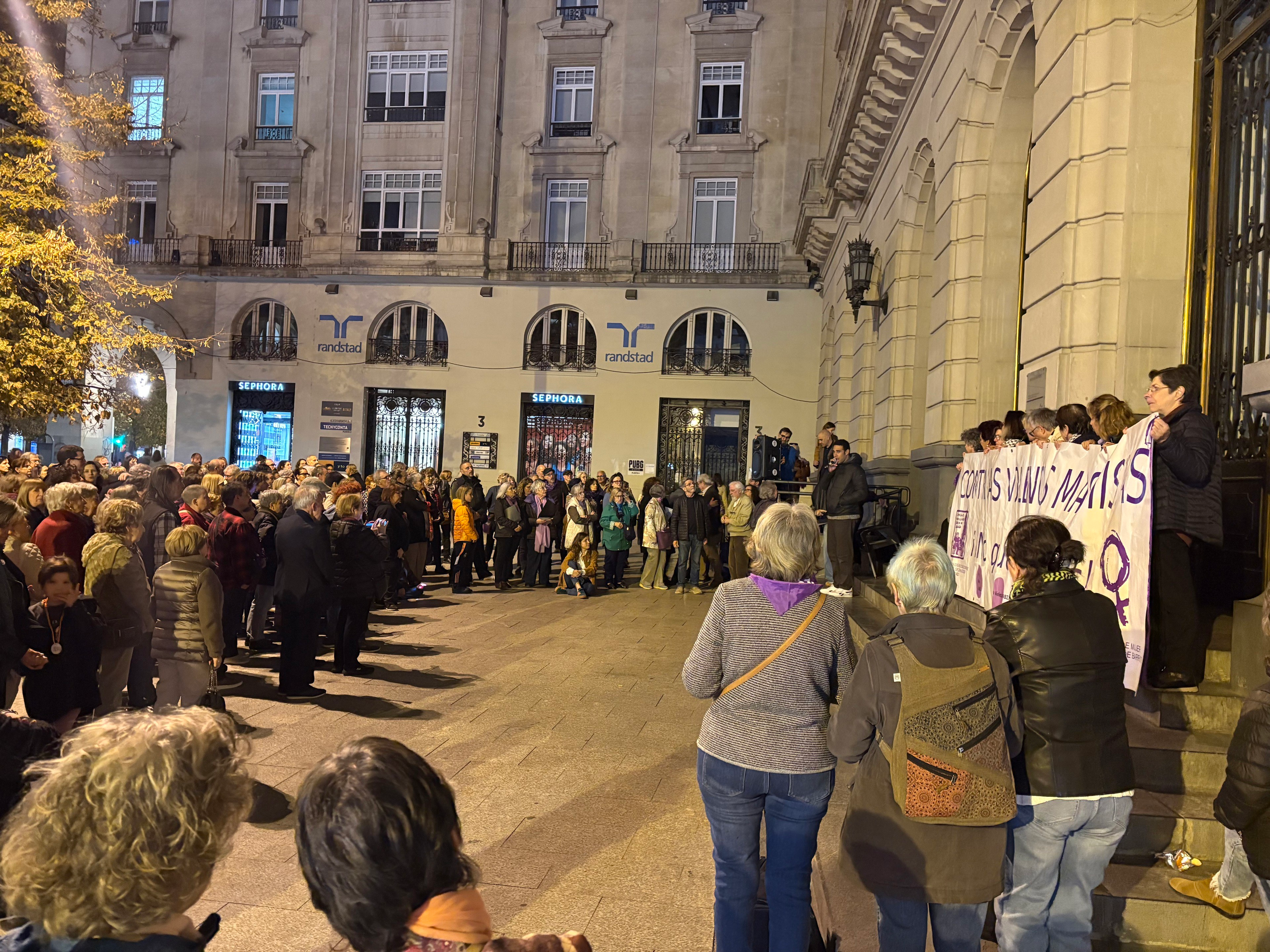 Cientos protestan en Zaragoza por el asesinato machista de Eugenia de 49 años