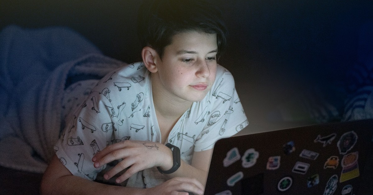 Pornografia w internecie wśród dzieci 7-14 lat – alarmujące dane 2025. Czy edukacja zdrowotna może uchronić młodych?