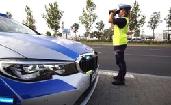 Najpierw łapał "stopa" na autostradzie, potem dwa razy złapała go policja. Mandat zaboli [NAGRANIE]