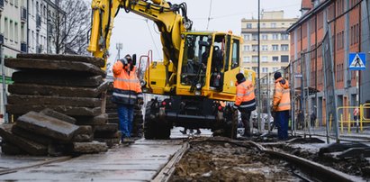 Rozpoczął się remont 670-metrów torowiska w Zabrzu. Kierowcy i pasażerowie mają utrudnienia