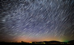 Satelity Starlink Space X poważnym zagrożeniem? Astronom: Mogą zaburzyć pomiary [WIDEO]