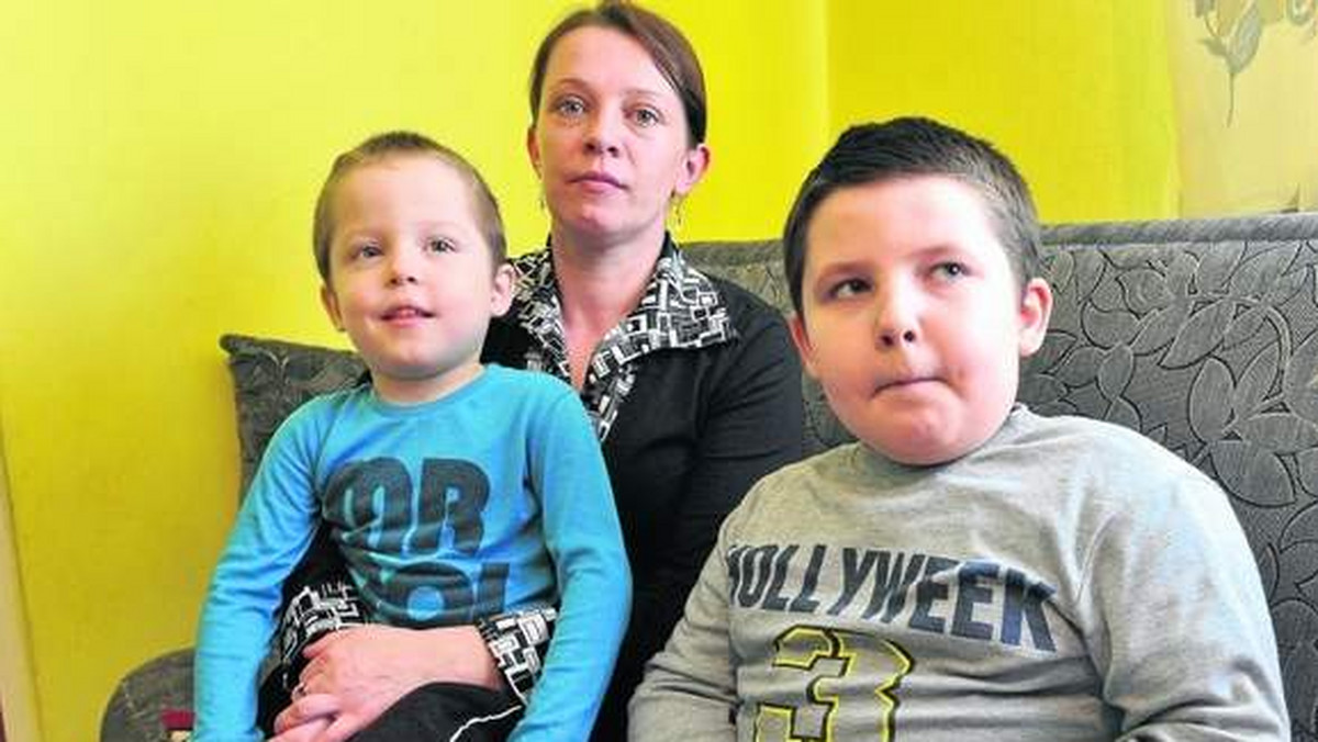 Dwóch z czterech synów państwa Piejków z Gaci w pow. przeworskim choruje na rdzeniowy zanik mięśni - informują Nowiny24.