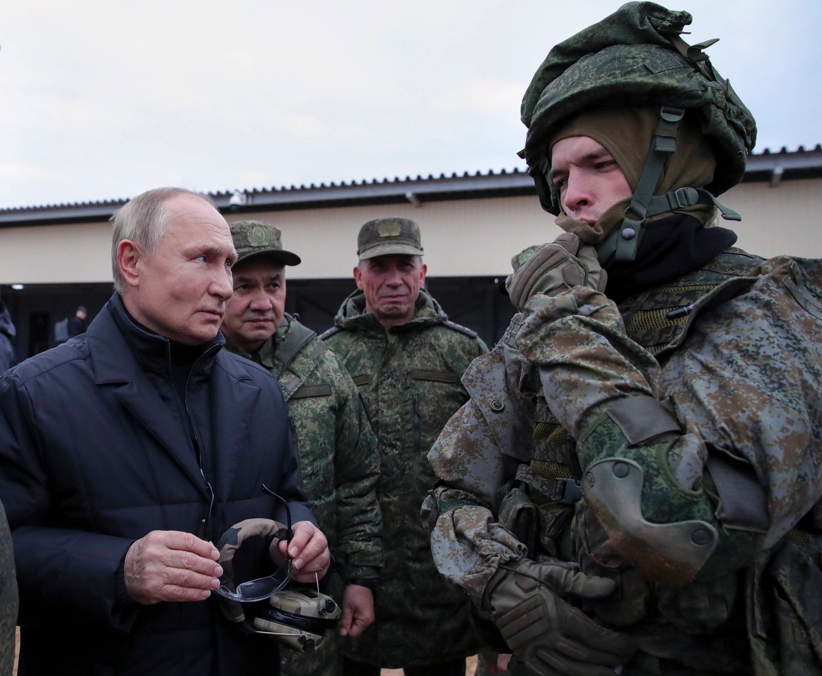 Władimir Putin i Siergiej Szojgu podczas inspekcji wojskowej