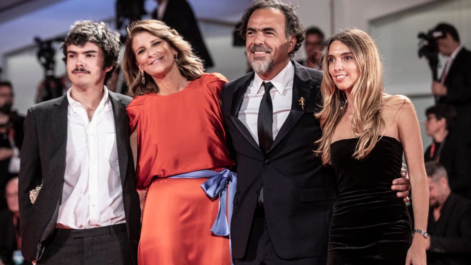 Eliseo Inarritu, Maria Eladia Hagerman i Alejandro Gonzales Inarritu oraz María Eladia Inarritu na premierze filmu "Bardo" podczas 79. Międzynarodowego Festiwalu Filmowego w Wenecji