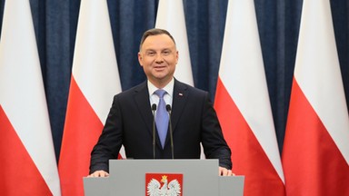 Do 1,5 tysiąca złotych na przetrwanie. Andrzej Duda podpisał ustawę o dodatku osłonowym