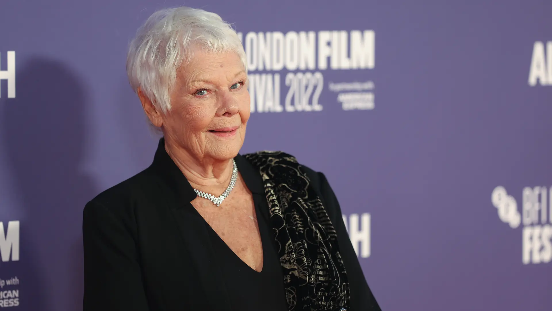 Serial "The Crown" nazwała "tanią sensacją". Judi Dench domaga się reakcji Netfliksa 