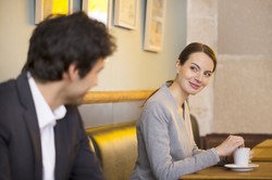 Faceci godzą się na więcej? Co ma znaczenie, gdy umawiamy się na randkę?