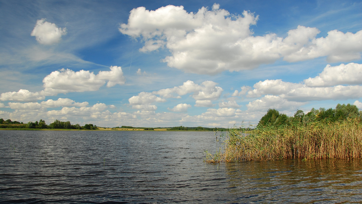 Warmińsko-mazurskie samorządy wznowiły starania o wpisanie Kanału Elbląskiego na Listę Światowego Dziedzictwa UNESCO. Nowy wniosek przesłany do Narodowego Instytutu Dziedzictwa dotyczy całej drogi wodnej, a nie - jak poprzednio - samych zabytkowych pochylni.