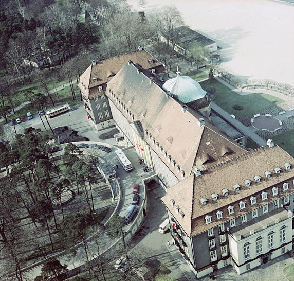 Hotel w latach 80. Źródło: NAC - Narodowe Archiwum Cyfrowe www.nac.gov.pl/ 