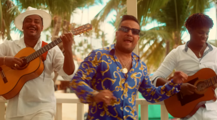 L. L. Junior a Dominikai tengerparton folytatja a zenélést