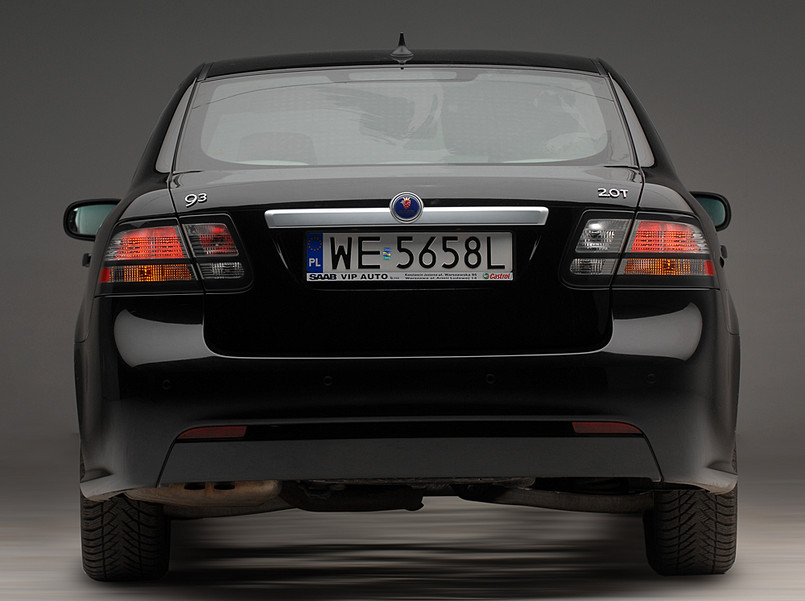 Saab 9-3 sportsedan - wyciosany z czarnego lodu