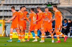 1. liga piłkarska: Drużyna z Niecieczy depcze po piętach liderowi