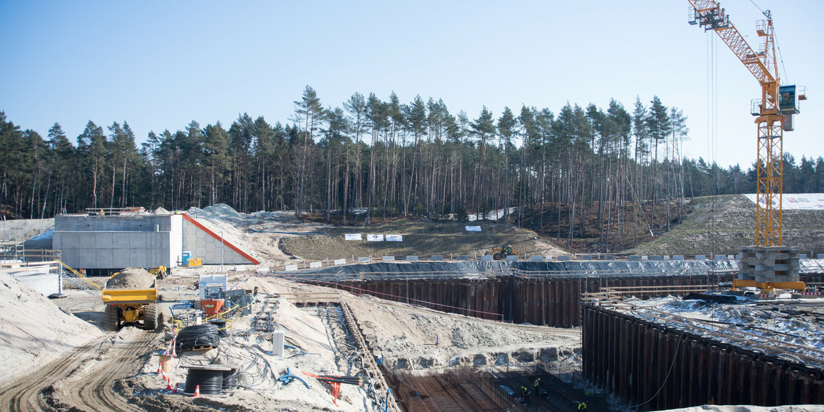 Pierwszy etap budowy Kanału Żeglugowego przez Mierzeję Wiślaną rozpoczął się w październiku 2019 roku. Budowa przebiega zgodnie z harmonogramem. Ma zakończyć się w połowie 2022 roku. 