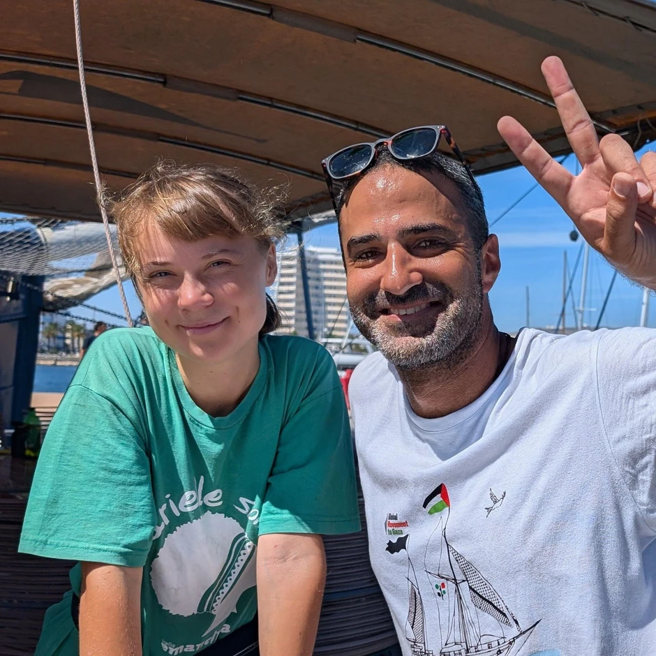 Švedska aktivistkinja Greta Tunberg, na fotografiji sa Jusefom Samourom na brodu Julara - drugi put pokušava da dođe do Gaze | Foto: Youssef Samour