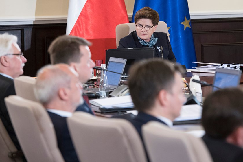 Własny gabinet zmęczył premier Szydło