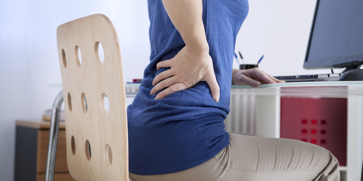 Bóle pleców i napięcie mięśni to częste problemy osób, które mają siedzący tryb pracy