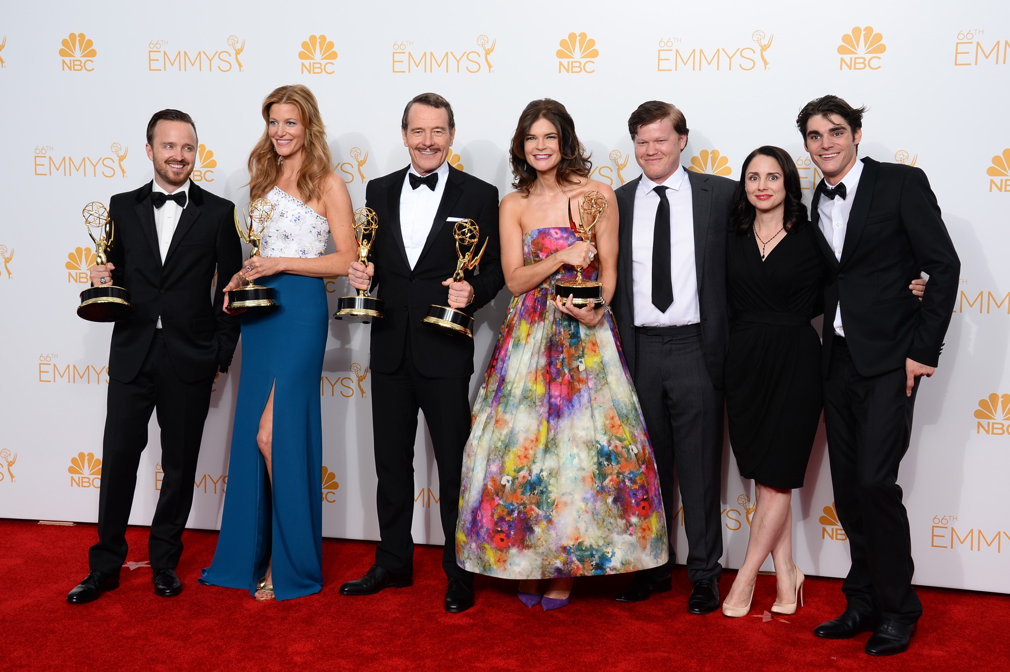 Herci zo seriálu Perníkový tatko -Aaron Paul, Anna Gunn, Bryan Cranston, Betsy Brandt, Jesse Plemons, Laura Fraser a RJ Mitte.
