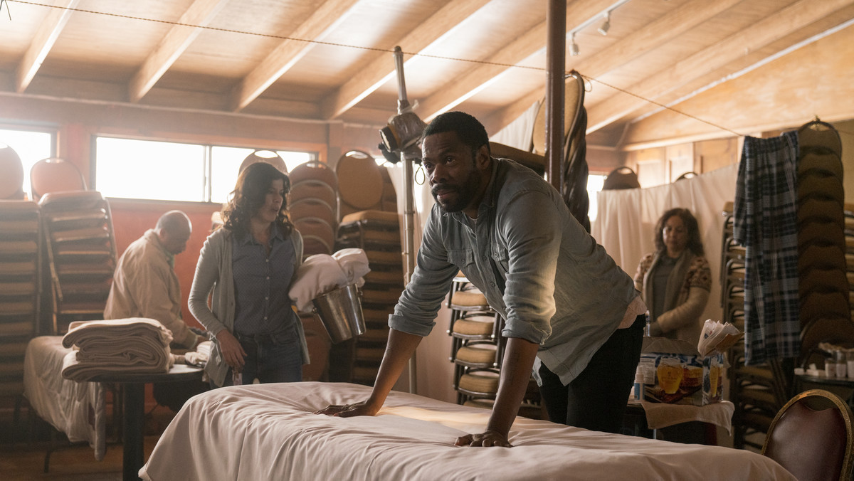 "Fear the Walking Dead" powróci z 3. sezonem w poniedziałek 5 czerwca o 3:00 w nocy. Odcinek zostanie wyemitowany równocześnie z amerykańską premierą – jego powtórkę będzie można obejrzeć tego samego dnia o 21:00. Na pierwszą z dwóch części trzeciego sezonu serialu składa się osiem odcinków, które zostaną wyemitowane na przestrzeni sześciu tygodni. Pierwszego oraz ostatniego dnia emisji zostaną pokazane dwa odcinki. Na finał pierwszej części 3. sezonu zapraszamy 10 lipca.