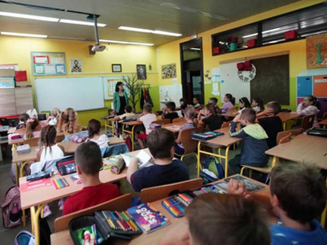 Mame petaka iz Srbije urnišu nastavnicu matematike zbog fotografije table sa njenog časa