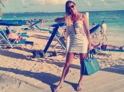 Agnieszka Radwańska wypoczywa i pyta co sądzicie o jej torebce