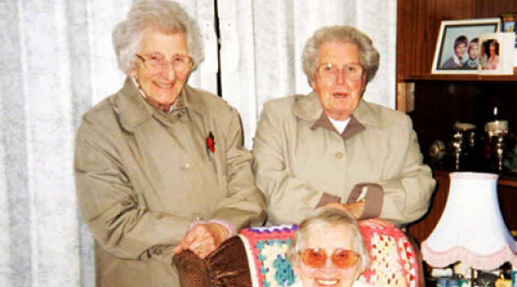 308 évesek  a Duracell nővérek