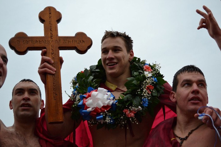 Plivanje za Časni krst u Grockoj