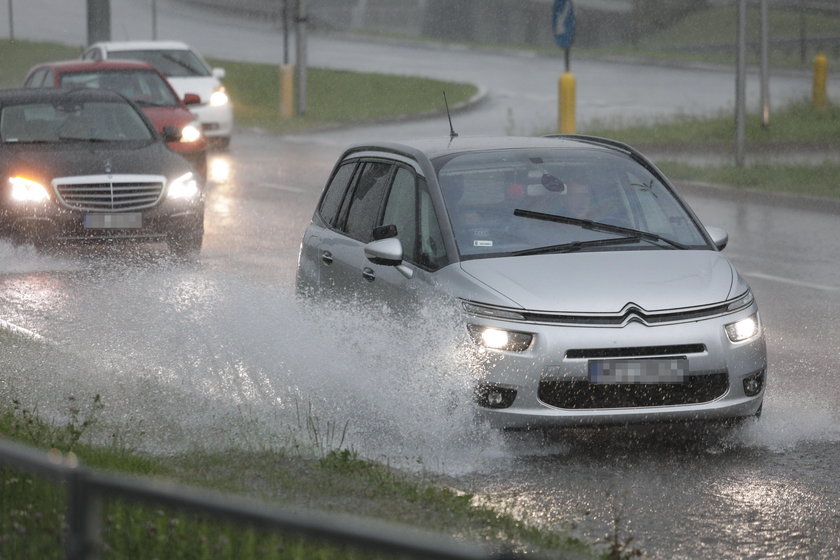 Burza i ulewne deszcze w Warszawie