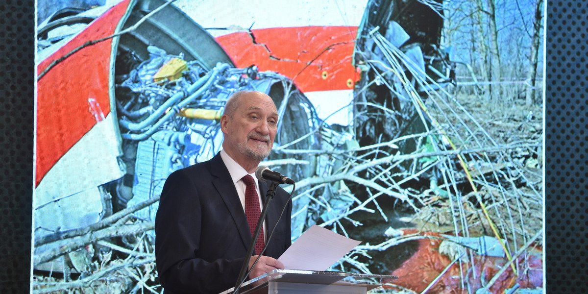 Raport Macierewicza z katastrofy w Smoleńsku mówi o zamachu. 