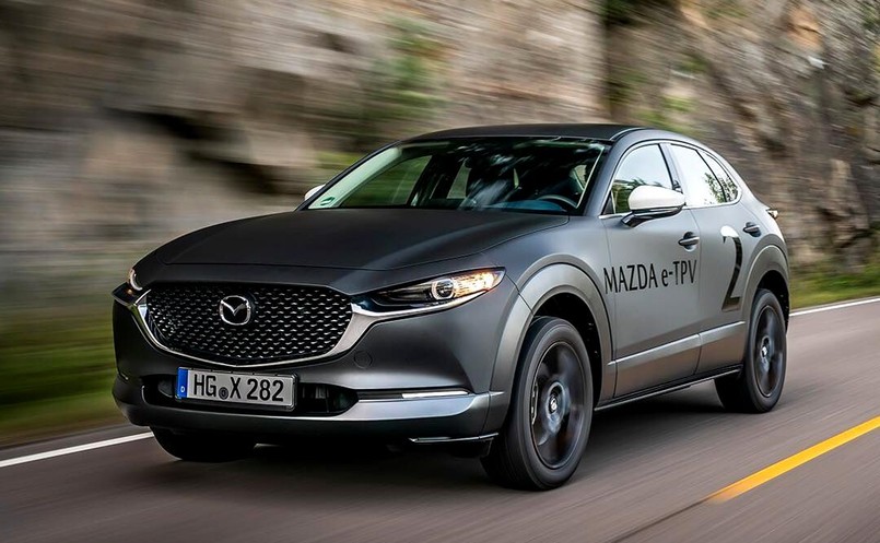 Pod smukłą sylwetką Mazdy CX-30 pracuje napęd elektryczny przewidziany do zupełnie nowego modelu japońskiej marki