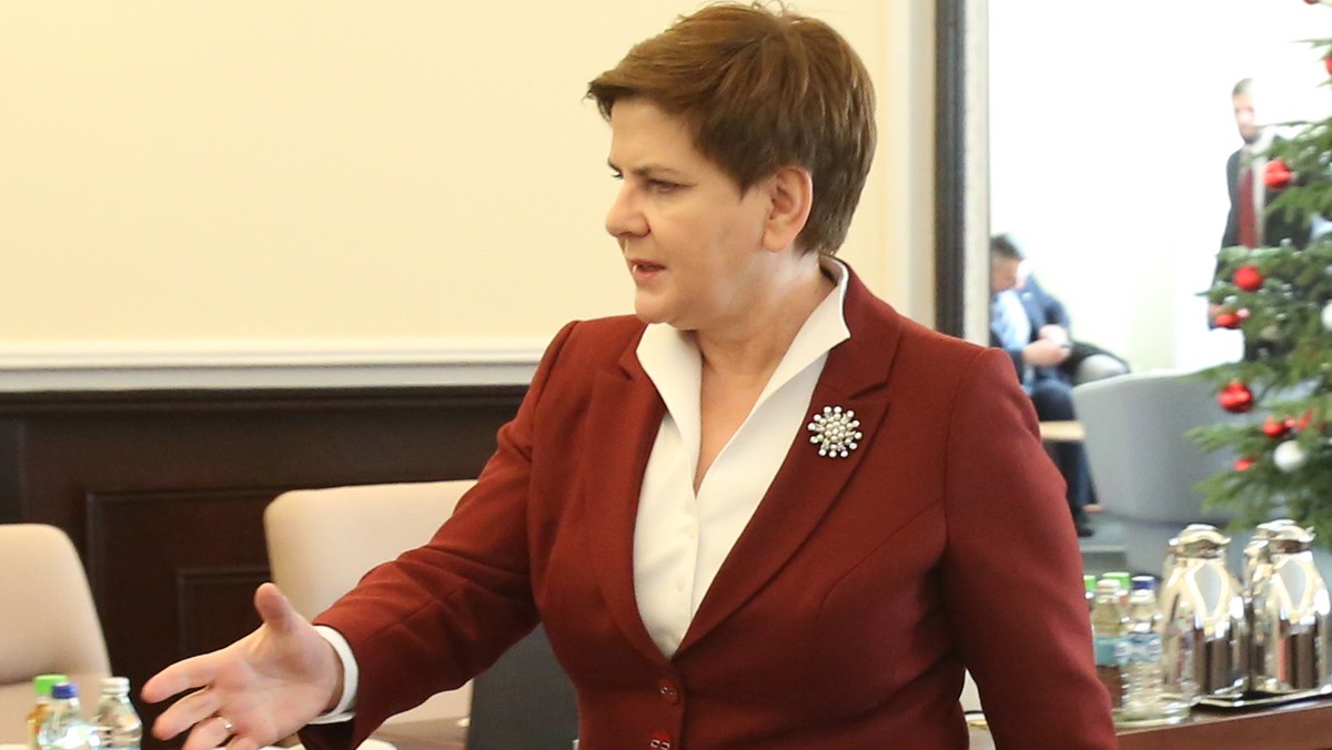 Premier Beata Szydło i marszałek Sejmu Marek Kuchciński wzięli dziś udział w świątecznym spotkaniu z Polonią. Polskie państwo zrobi wszystko, by zapewnić budowanie wspólnoty Polaków na całym świecie - mówiła szefowa rządu.