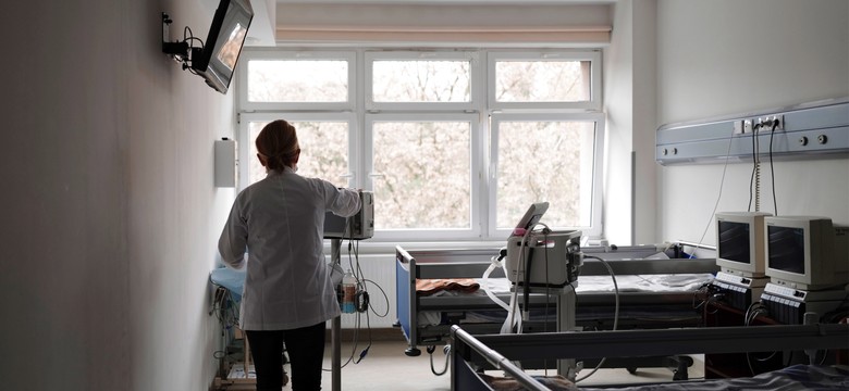 Niedzielski zapewnia: Wojsko nie przejmuje szpitali, ale udziela im wsparcia