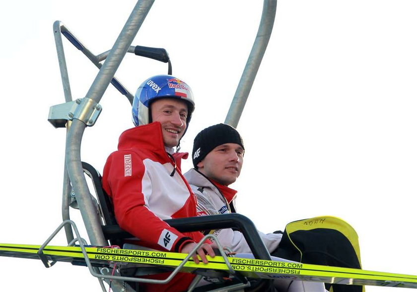 Polska drużyna skoczków narciarskich zajęła piąte miejsca w konkursie drużynowym na dużej skoczni w mistrzostwach świata w Oslo