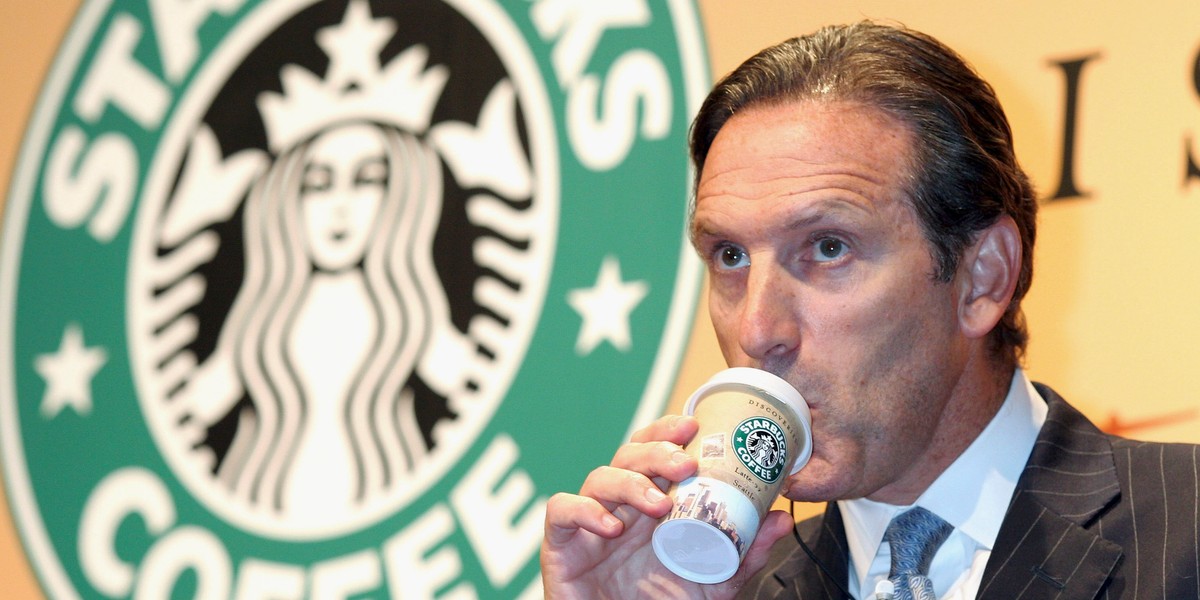 Howard Schultz, prezes Starbucksa zapewnia, że rozwiąże skutek uboczny, jaki pojawił się po wprowadzeniu funkcji zamawiania kawy przez aplikację mobilną