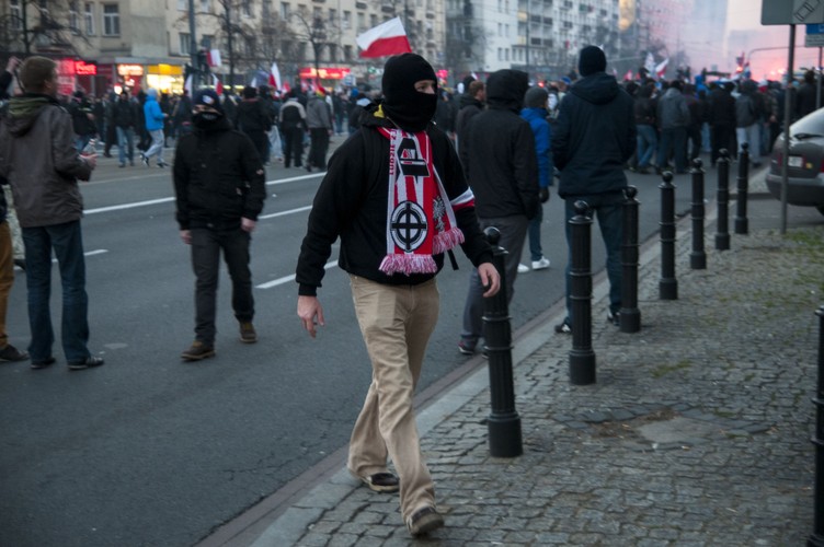 <strong>Koniec z zasłanianiem twarzy?</strong>
<br><br>
Po tegorocznych zamieszkach na Marszu Niepodległości, po raz kolejny do Sejmu trafił projekt nowelizacji ustawy Prawo o zgromadzeniach. Czy w nowym roku znikną z ulic panowie w kominiarkach?
<br><br>
<a title=