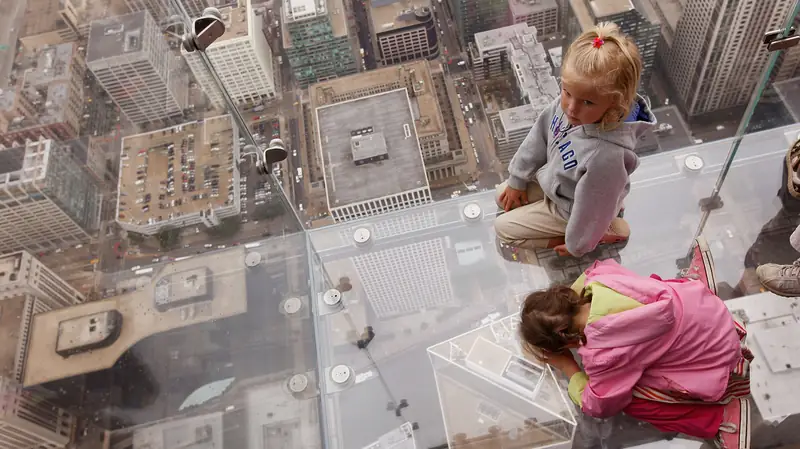 Szklana podłoga Willis Tower pękła pod stopami turystów