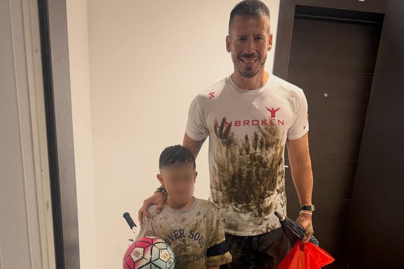 BLATNJAVI DO GLAVE DO PETE Nikola Rokvić se sa sinom pojavio na vratima pokisao i prljav, a razlog je sve ODUŠEVIO: "Ovo se danas retko viđa"
