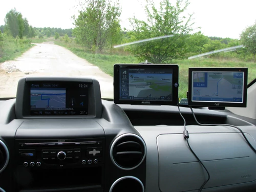 Test nawigacji z 7-calowymi monitorami