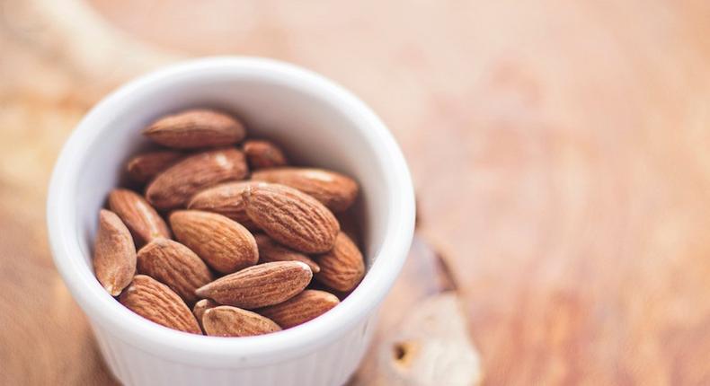 Exactly how many almonds you should eat per day to blast belly fat 