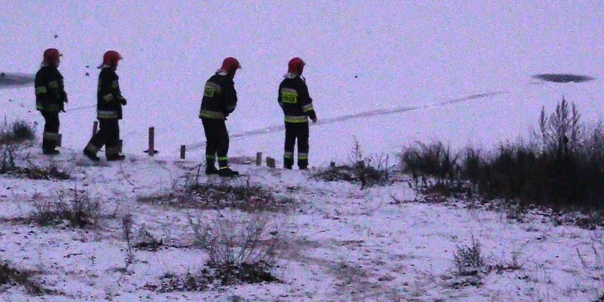 Pod nastolatkami załamał się lód. Przeżyli cudem