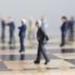 Polak wciąż na dwóch etatach. To dobrze