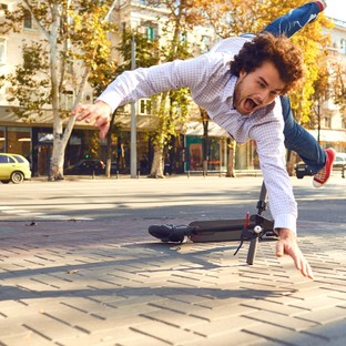 Elektromos roller: az épségünk is számít - melyik típus kinek való? Így válasszon életkor alapján