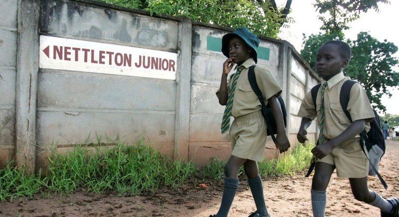 Students walk to school in Zimbabwe's capital Harare, January 27, 2009. REUTERS/Philimon Bulawayo