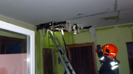 Lángolt egy családi ház tetőszerkezete Kaposváron – fotók