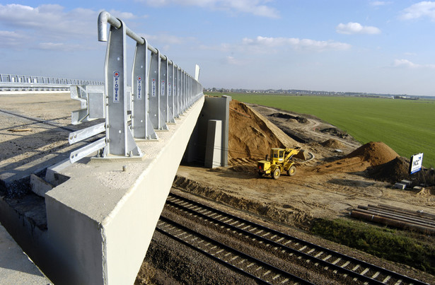 O możliwości powstawania dróg ekspresowych na odcinkach, gdzie konsorcja prywatne miały budować autostrady, premier mówił na początku maja.