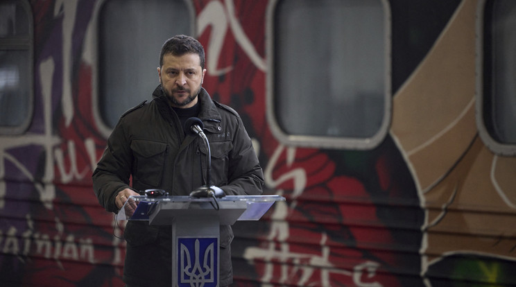 Zelenszkij szerint az ukrán férfiaknak legalább az adófizetés miatt haza kellene térniük /Fotó: Northfoto