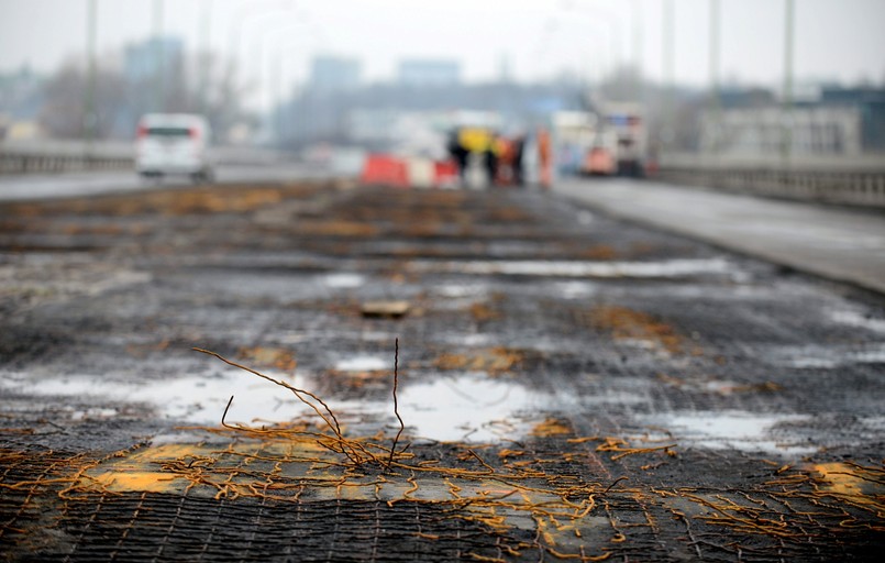 Dziś premier Ewa Kopacz podjęła decyzję o sfinansowaniu połowy kosztów odbudowy i przyznała na ten cel 55 mln zł z budżetu centralnego. Drugie 55 mln dołoży stołeczny ratusz.