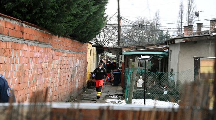 Kigyulladt egy ötven négyzetméteres lakás a kispesti Wekerle telepen / Fotó: MTI/Mihádák Zoltán
